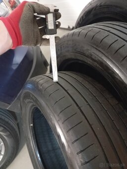 Predám letné pneumatiky Dunlop 235/60 R18 - 3