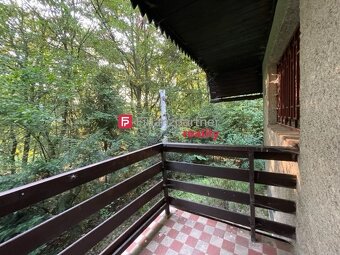 Ježidedko-Ježibabka s MHD - veľká murovaná chata nad Ruskou. - 3