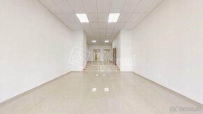 Znížená cena,prenájom obchodného priestoru s výbornou polo.. - 3