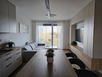 Prenajmeme nadštandardný 3-izbový byt, Kollárova ulica, Vráb - 3