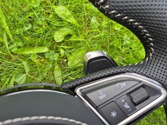 AUDI VOLANT KOŽENÝ MULTIFUNKCNY ZKOSENY - 3