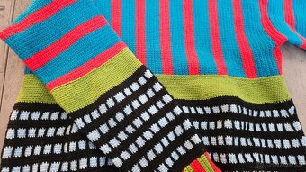 Ručne háčkovaný sveter - 3