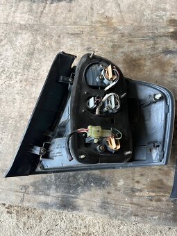 Svetla Subaru legacy - 3