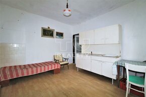 Na predaj starší 3 izbový rodinný dom ČAKAJOVCE okr. Nitra - 3