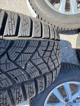 VW Passat 215/60R16 - 3