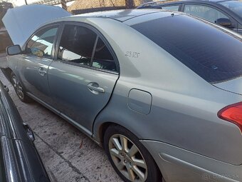 Toyota avensis 2,2 D-4D na diely - 3