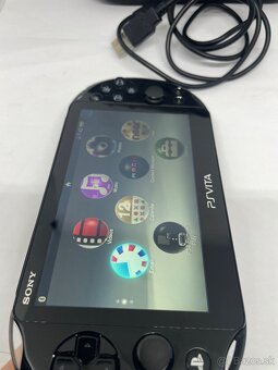 PS Vita PCH-2004 LCD verzia - 3