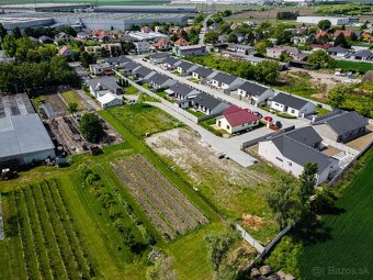 Na predaj | Stavebné pozemky 400 m² - Sereď - 3