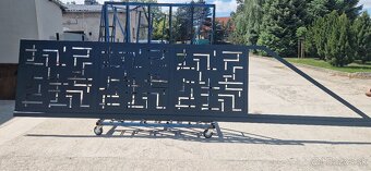 Samonosná brána vypalovaný plech - 3