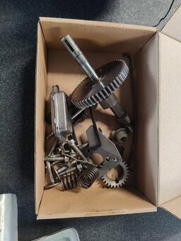 Rozpredám motor Briggs and Stratton 5 HP na náhradné diely. - 3