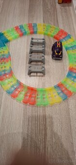 Dráha s autíčkom svietiaca - 3