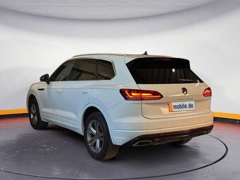 Volkswagen Touareg 3.0 TDI V6 R-Line 4Motion - 3