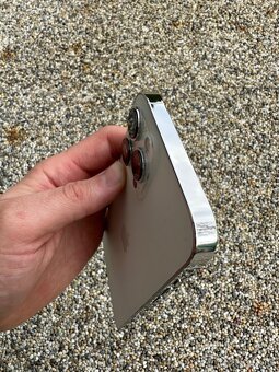 iPhone 13 pro - baterie 100% - 3
