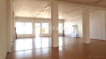 Obchodný priestor 240 m² s parkovacími miestami - 3