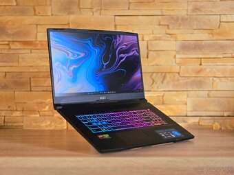 MSI Katana AI 17" R7 8845HS/RTX 4060 8GB/16GB DDR5/1TB SSD - 3