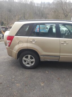 Suzuki Grand Vitara 2.0 4x4 benzín Zlatá metal - 3
