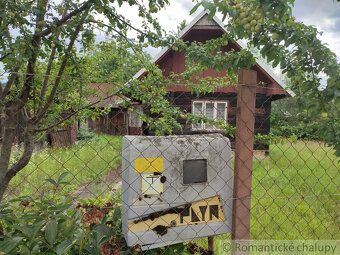 Staršia chalupa s hospodárskymi budovami na pozemku 850 m2 - 3