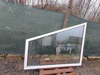 Predám plastove fix okna 150 x 150 cm a trapézove - 3