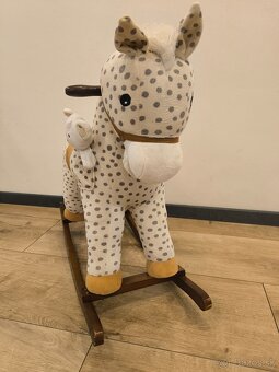 Hojdací koník so zvukom Milly Mally - 3