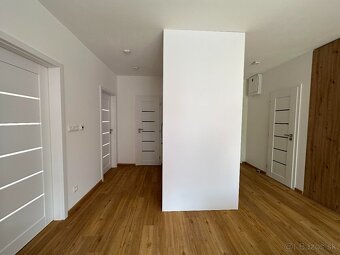 NA PRENÁJOM, KRÁSNY 3 I BYT S PARKOVACÍM STÁTIM, SVIT - 3