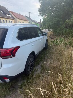 Mitsubishi Outlander 2.0 MIVEC Intense CVT - 3