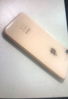 Predám iphon 8 - 3