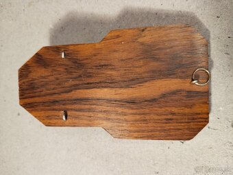 Kropenka s mosazným reliéfem Panny - 3