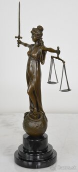 Bronzová soška - Justicia na mramoru - 3