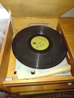 Starožitné rádio s LP prehrávačom a skrinkou - 3