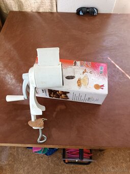 Predám nový mlinček na orechy, mlinček na mak - 3