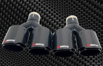 Nerezová koncovka výfuku Carbon dizajn s logom Akrapovič - 3