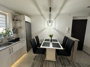 Na prenajom 2 izbový kompletne zrekonštruovaný byt v Komárne - 3