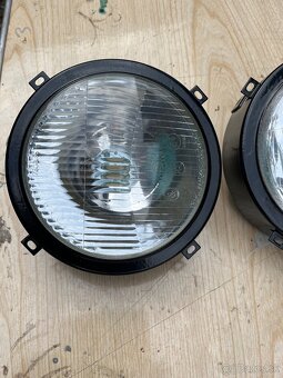 Škoda 110 R, Tatra 613 - svetlá. - 3