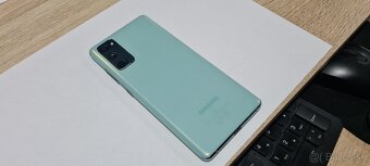 Samsung s20FE 8/128GB - 3