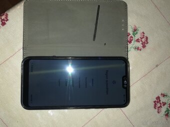 Predám mobil Huawei P20 lite - 3