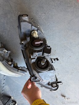 Predné svetlá Opel Zafira A - 3