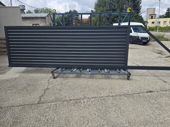 Samonosná brána - 3