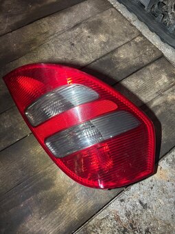 Zadne svetla mercedes a180 - 3