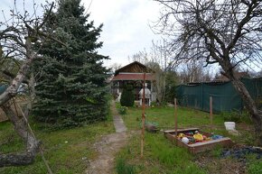 Exkluzívne NA PREDAJ záhrada s chatou v časti Zúgov v Nových - 3