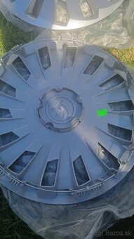 Nove puklice R16 original SKODA. - 3