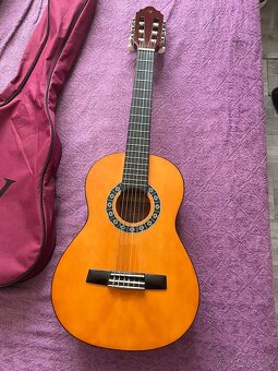 gitara valencia. 1/2 - 3