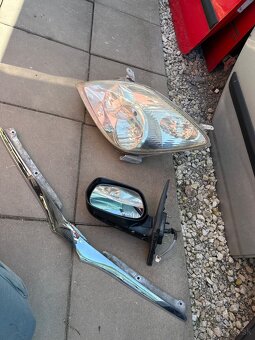 Corolla VERSO Predám zrkadlo Lišta Svetlo 2001-2004 - 3