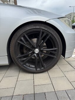 225/40 R19 - 3