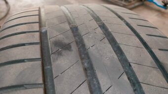 Predám 2 ks letných pneu Bridgestone 245/40 r1919 - 3