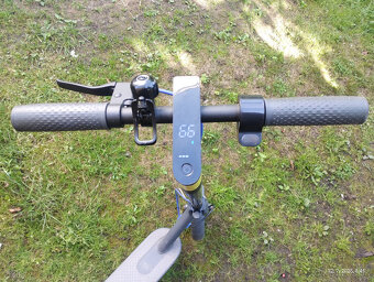 RezervovaneXiaomi Mi Electric Scooter 3 elektrická kolobežka - 3