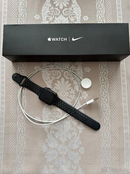 Apple Watch Series 5 Nike – Space Gray (44 mm) - 3