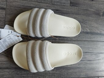 Nové šľapky značky Adidas - 3