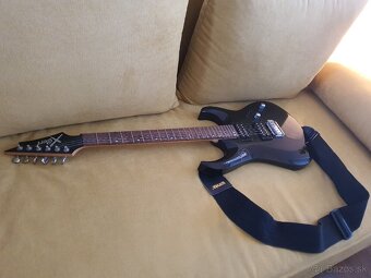 Gitara XCort a Fender Mustang 1 - 3