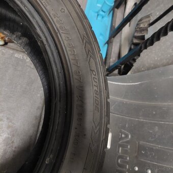 Predam zimne gumy 235/45R17 97V - 3
