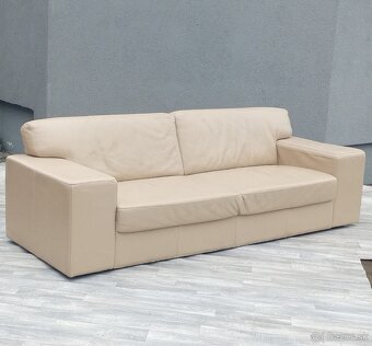 Pohovka béžová. - 3